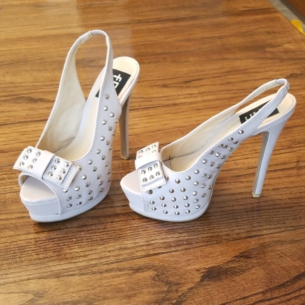 FRH nude studded peep toe platform pumps!